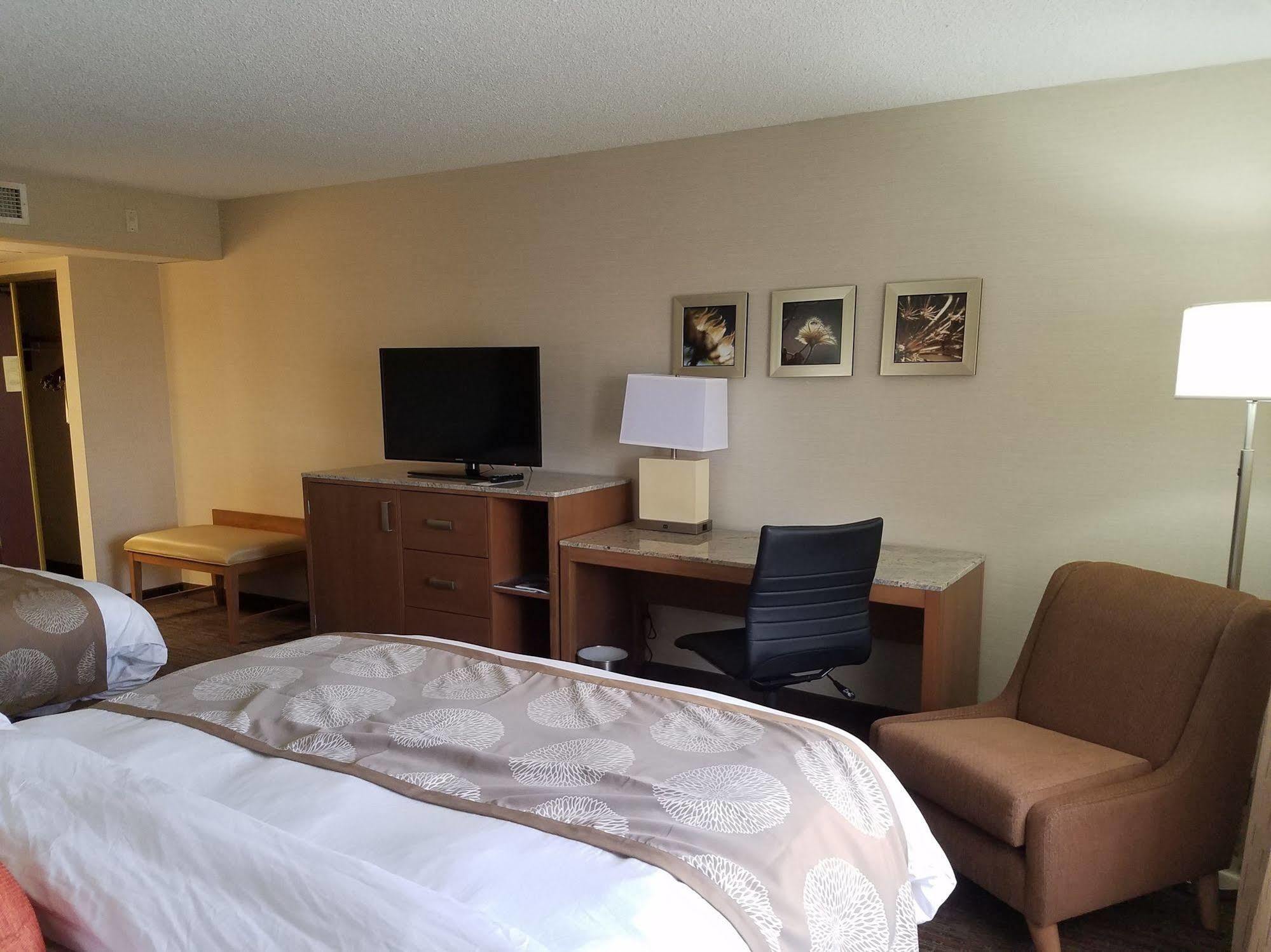 Radisson Hotel Detroit-Фармингтон-Хиллз Экстерьер фото