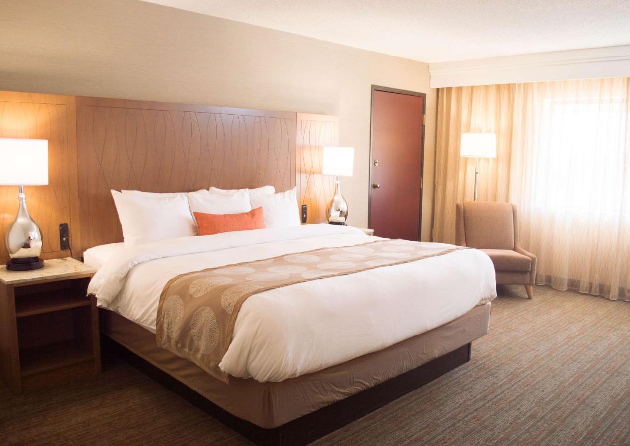 Radisson Hotel Detroit-Фармингтон-Хиллз Экстерьер фото