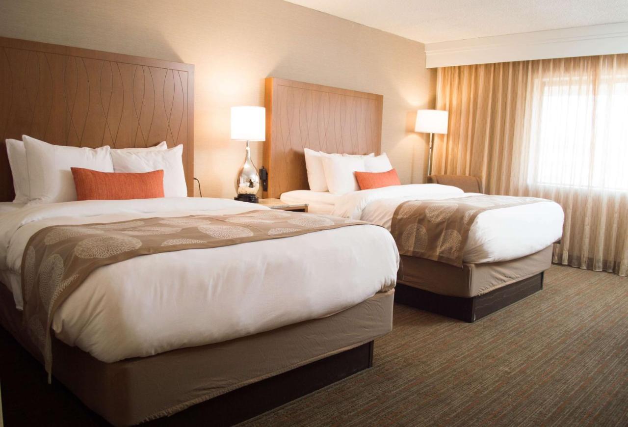 Radisson Hotel Detroit-Фармингтон-Хиллз Экстерьер фото